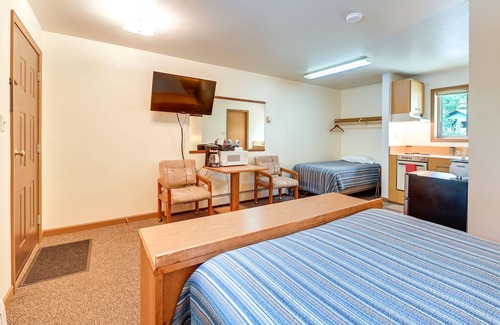 Cooper Landing Apartment | Pet-Friendly Studio Retreat ~ 12 Mi to Cooper Lake