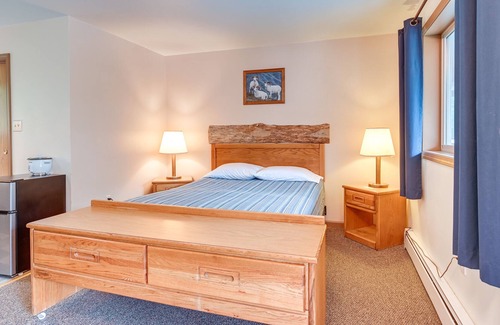 Cooper Landing Apartment | Pet-Friendly Studio Retreat ~ 12 Mi to Cooper Lake