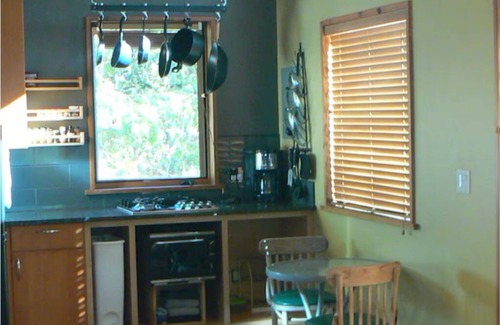 White Salmon Apartment | Pet friendly studio apartment in the woods near charming White Salmon