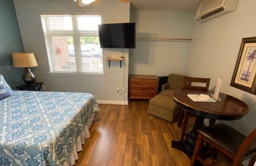 Huddleston Resort | Pet friendly studio Resort w/ Amenities Mariners Landing