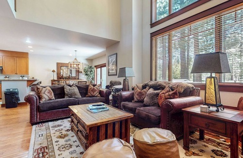 Mammoth Lakes House | Pet-Friendly, Stunning! On Golf Course! Hot Tub, Gas Grill, Washer/Dryer