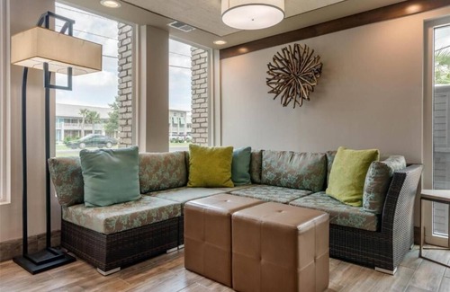 Jekyll Island Hotel | Pet-Friendly Suite Near Beach – Ideal for Families | Pool, Parking, Breakfast