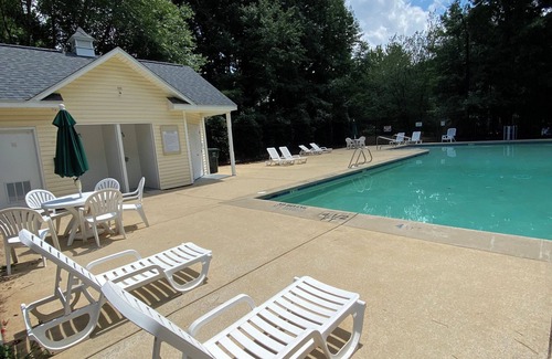 Southwest Raleigh House | Pet friendly Sweet Ranch Home near NCSU, Centennial campus & RDU
