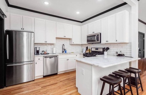 Victorian Village Apartment | Pet Friendly | Trendy Neighborhood | Close to OSU