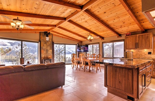 Truckee House | Pet-Friendly Truckee Home w/Panoramic Lake Views!