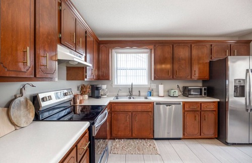 Clarksville Apartment | Pet-Friendly Union Hall Gem | King Bed Big Fenced Yard