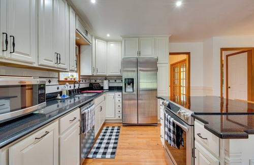 Union House | Pet-Friendly Union Vacation Rental with Pool!