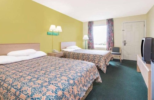 Berea House | Pet-friendly Unit! Airport Shuttle Available, Free Breakfast and Parking!