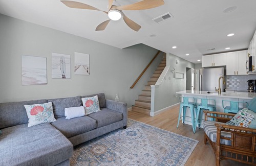 Navarre Beach House | Pet Friendly Updated Townhome sleeps 10!