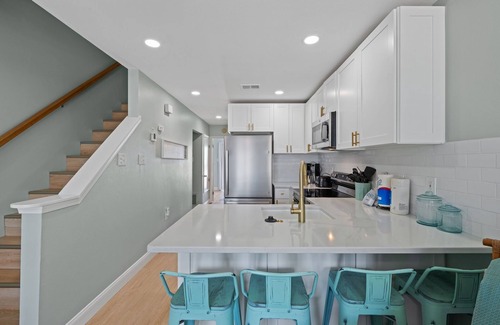 Navarre Beach House | Pet Friendly Updated Townhome sleeps 10!