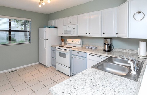 Hilton Head Island Condo | Pet Friendly - Near the Beach 2 Bed/2 Bath TreeTops Condo
