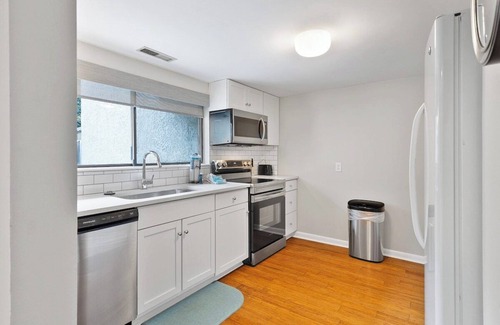 Folly Field House | Pet Friendly Folly Field Beach Stones Throw Villa 3 bed 2 & one half bath