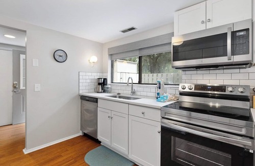 Folly Field House | Pet Friendly Folly Field Beach Stones Throw Villa 3 bed 2 & one half bath