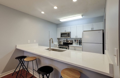 Palmetto Dunes Villa | Pet Friendly! 2 Bedroom/3 Bathroom Second Floor Updated Villa Close to Beach