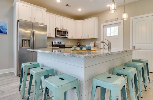 Crescent Beach House | Pet-Friendly Home < Half-Mi to North Myrtle Beach!