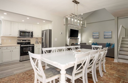Crescent Beach House | Pet Friendly, Recently Renovated, Private Hot Tub + Free Attraction Tickets!