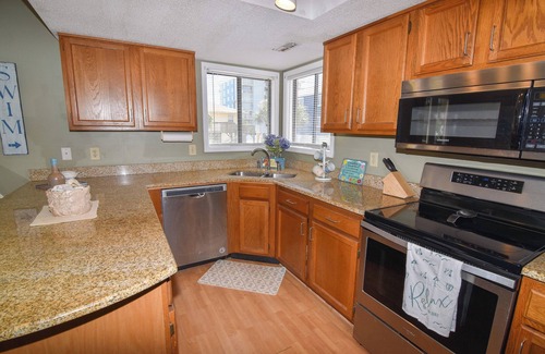 Crescent Beach House | PET FRIENDLY. SHORT STAYS 7/12-16. 7/23-26. 150 steps to beach
