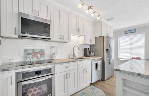 Lower Grand Lagoon Condo | Pet Friendly/2-minute walk to beach/Ground-Floor/FLPCB7