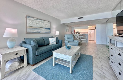 Thomas Drive Condo | Pet Friendly 20lbs or Under! Beach Front! PW509