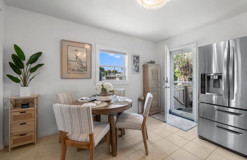 Kiska Beach House | PET FRIENDLY! CLOSE TO 3 BEACH ACCESS POINTS! PRIVATE POOL! 6 SEATER GOLF CART AVAILABLE! 4/2 BUNGALOW SLEEPS 10!