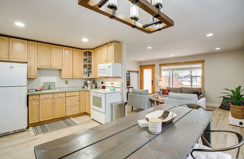 Tahoe Island House | Pet-Friendly Home 4 Mi to Pope Beach!
