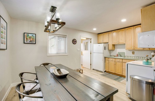 Tahoe Island House | Pet-Friendly Home 4 Mi to Pope Beach!