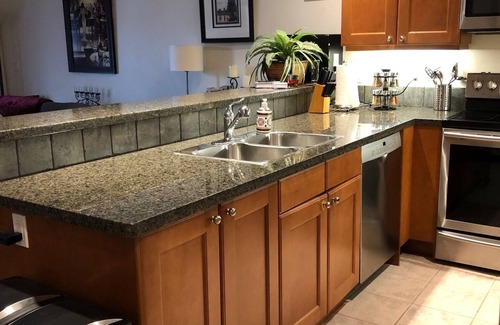 Okanagan-Similkameen Condo | Pet Friendly Vacation Condo with Updated Appliances & KING BED, Overlooking pool