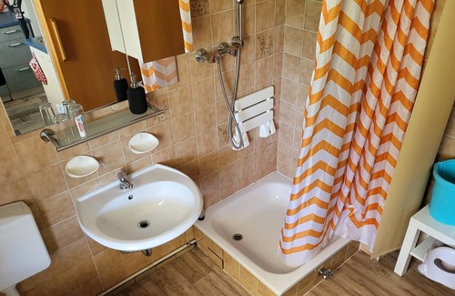 Wunsdorf House | Pet-Friendly Vacation Home "Täubchen" close to the Lake with Wi-Fi & Terrace