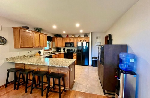 Hidden Valley House | 🐾 🏊‍♀️ Pet-Friendly w/Pool Access, Fire Pit, Game Room & Outdoor Fun 🔥🎾