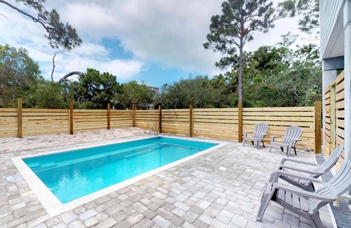 St. George Island House | Pet friendly, West Gulf Beaches, Free Beach Gear, Wi-Fi 3BR/2BA "Don't Worry, Beach Happy"