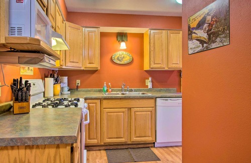 Warrens Cottage | Pet-friendly Warrens Cabin w/Fire Pit!