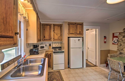 Wakefield Cottage | Pet-Friendly Waterfront Cottage: On-Site Bunkhouse