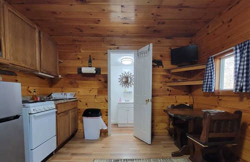 Stanton Cabin | Pet-Friendly & Waterfront - Campfire Cabin - Glamping Cabin in Red River Gorge Kentucky!