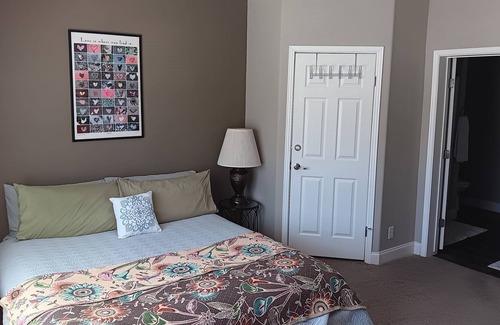 Salida House | Pet friendly with a hot tub, situated in the crossroads of the Rocky Mountains.