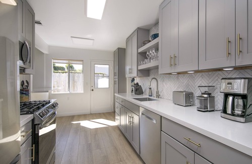 West Mesa House | Pet & Kid-Friendly Beach Retreat Near Town +EVC , Fire Pit , Beach & Baby Gear!