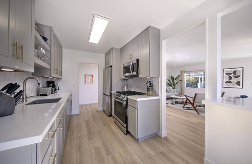 West Mesa House | Pet & Kid-Friendly Beach Retreat Near Town +EVC , Fire Pit , Beach & Baby Gear!