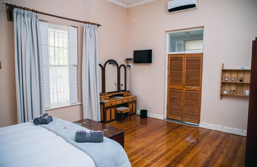 Robertson House | Petal's Place Guest House