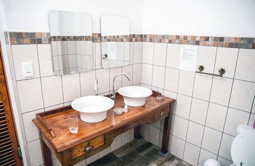 Robertson House | Petal's Place Guest House