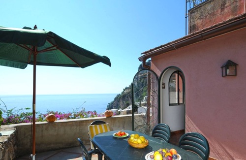 Positano Villa | Petali di rosa, Villa in Positano close to the beach and centre with view.