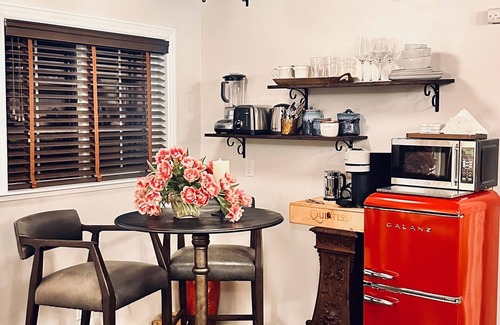 Petaluma Apartment | Petaluma Wine Country relaxing get away w/salt water pool/spa close to downtown
