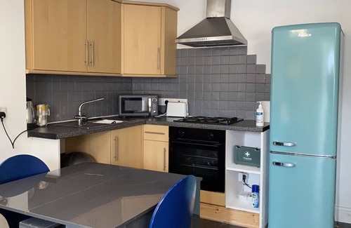 Pembroke Apartment | petfriendly courtyard flat sleeping 2 or 3, steps from Pembroke Millpond