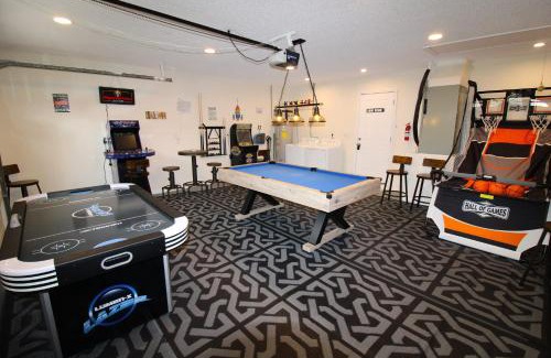 Palm Harbor House | PetFriendlySpaciousHomeByCrystalBeachGameRoomPOOL