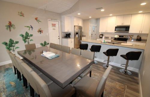 Palm Harbor House | PetFriendlySpaciousHomeByCrystalBeachGameRoomPOOL