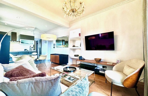 Old Town Apartment | petit balcon opéra