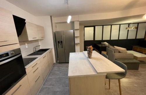 Voiron Apartment | Petit bois moderne