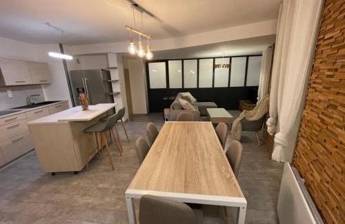 Voiron Apartment | Petit bois moderne