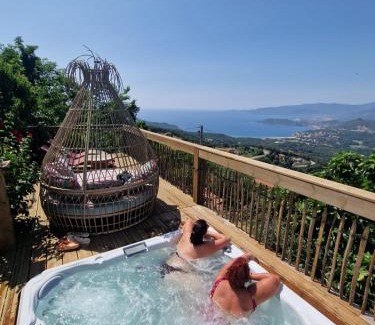 Calcatoggio Apartment | Petit coin de paradis, vue panoramique mer &montagne, piscine privée.