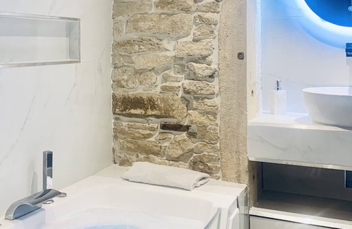 Saint-Alban-de-Roche Apartment | Petit Coin Damour de Pierre Chaleureuse
