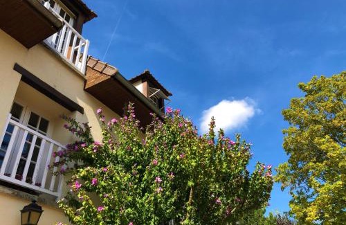 Janvry Apartment | Petit loft de charme proche VERSAILLES SACLAY 30 mn PARIS jardin terrasse parking securisé