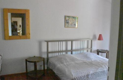 La Londe-les-Maures House | Petit mas au paradis avec piscine pour 6 personnes